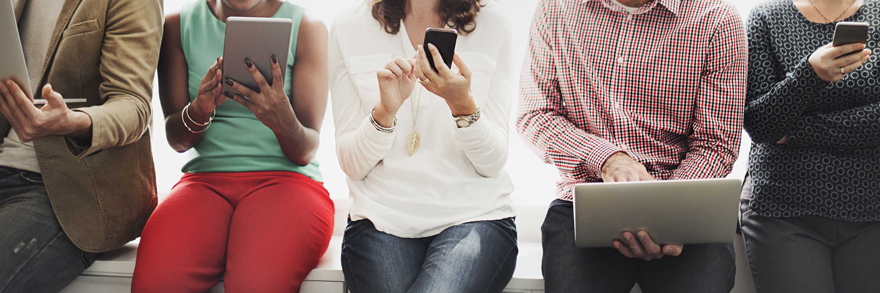 Group-On-Devices_rz Group on electronic devices - get the banking app.